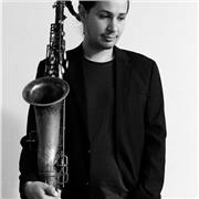 Sassofonista professionista laureato in biennio jazz offre lezioni di sax, improvvisazione, teoria, armonia e arrangiamento a Bolo